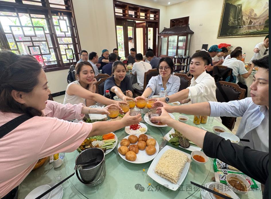 The joint team-building trip of the Jiangxi-Vietnam team has officially begun